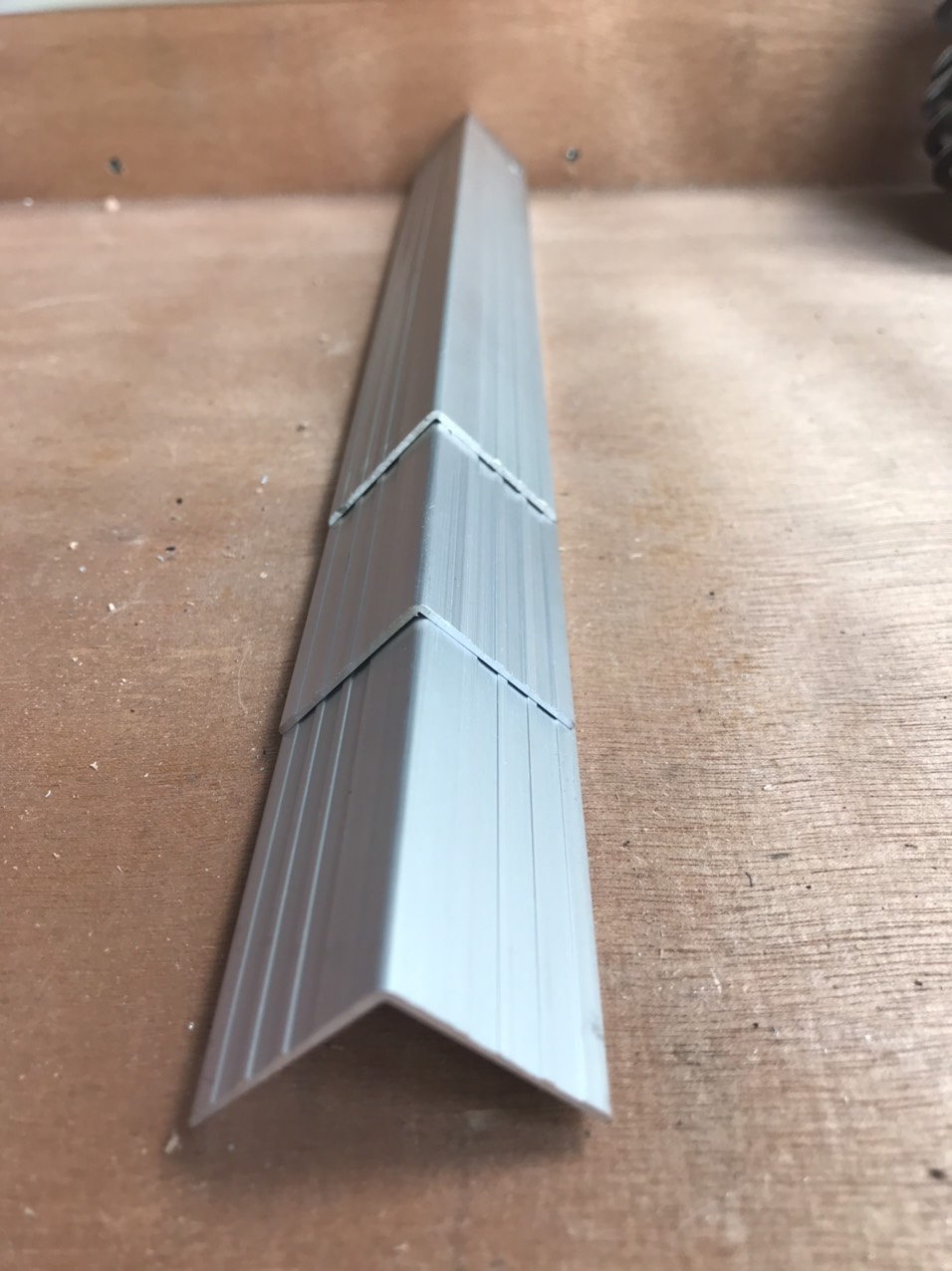 Nẹp nhôm thanh V, Nhôm thanh M Sử Dụng Trong Nhôm Kính