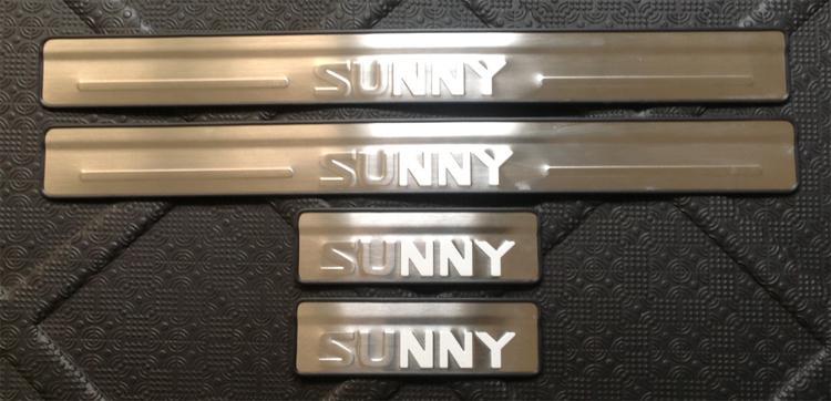 NẸP BƯỚC CHÂN NGOÀI NISSAN SUNNY