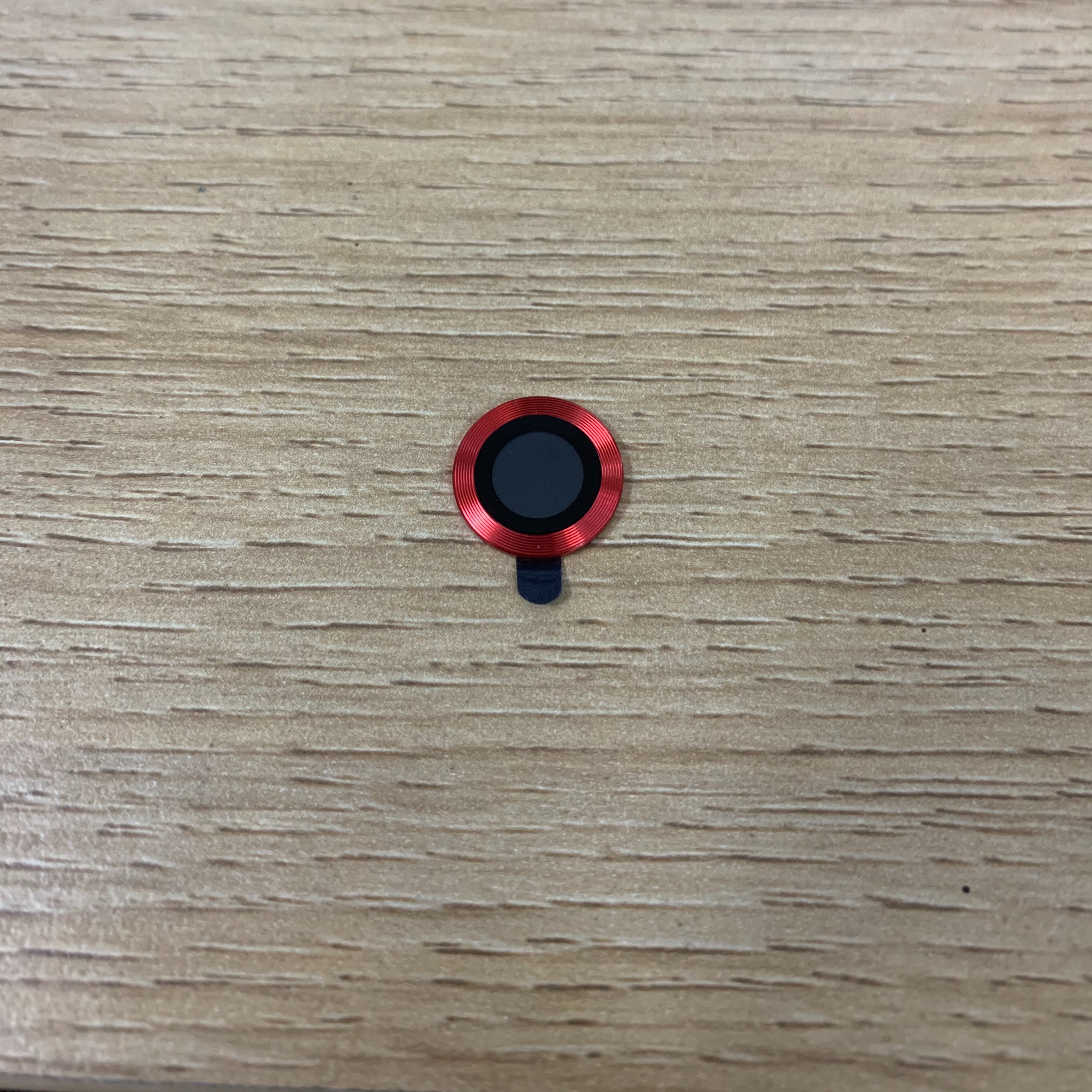 Dán kim loại bảo vệ từng mắt camera cho IPhone 11