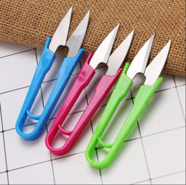 Kéo bấm chỉ - kéo cắt chỉ cán nhựa chữ u