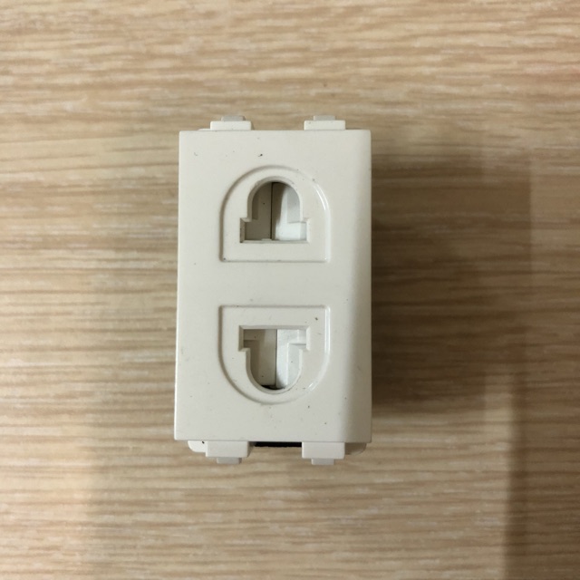 [HCM]Ổ cắm đơn 2 chấu MPE