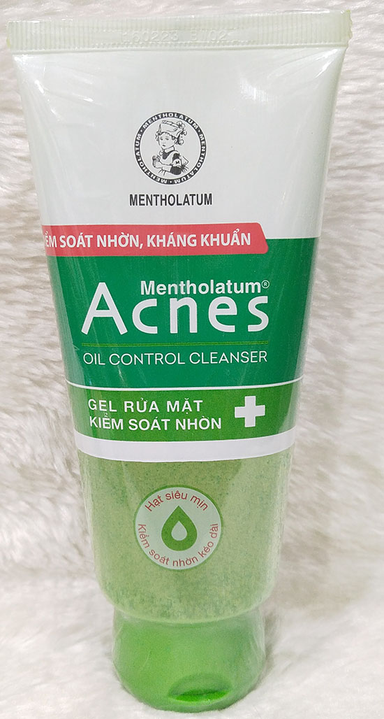 Gel rửa mặt acnes kiểm soát nhờn