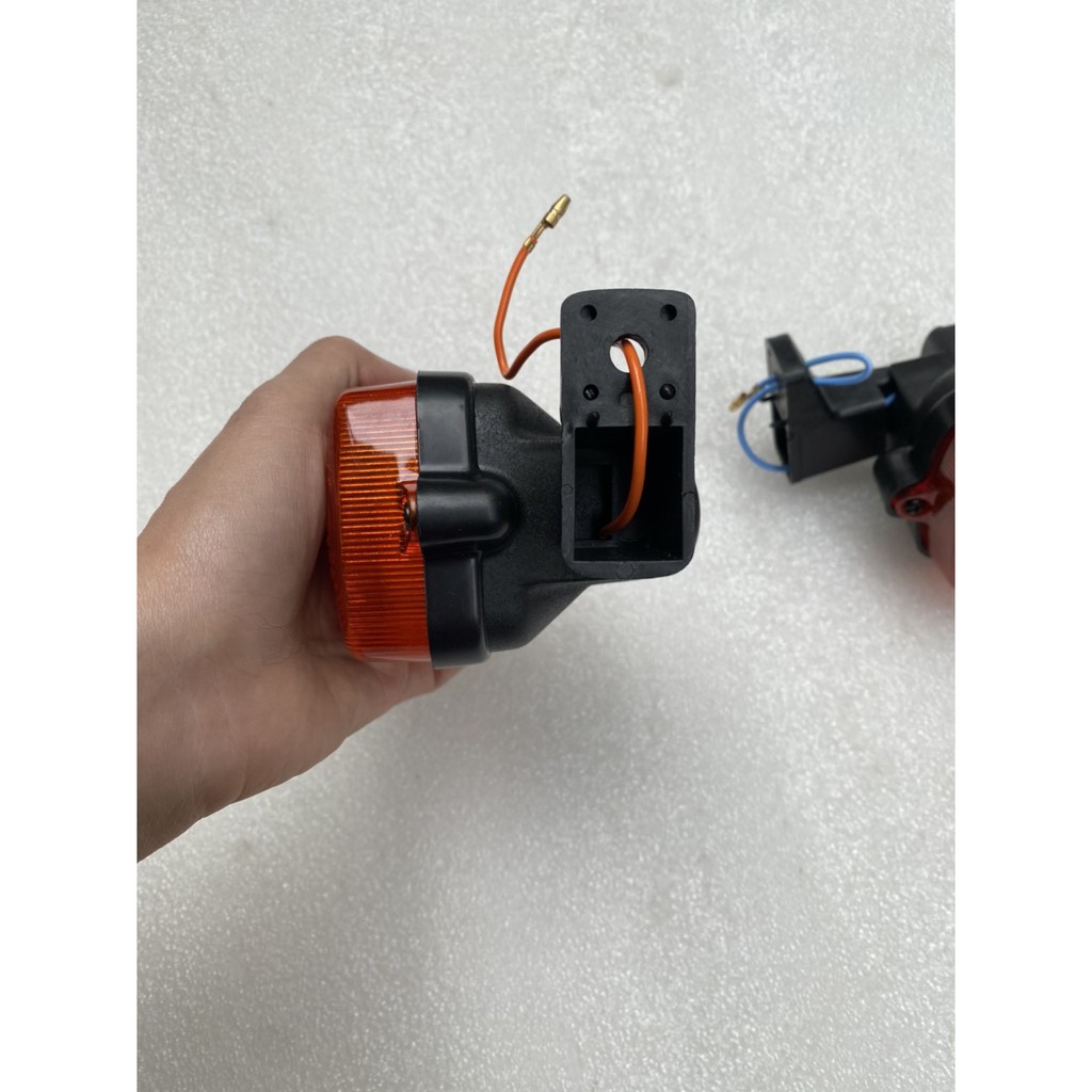 ĐÈN XI NHAN XE CHALY ĐỜI 81 - 1 CẶP