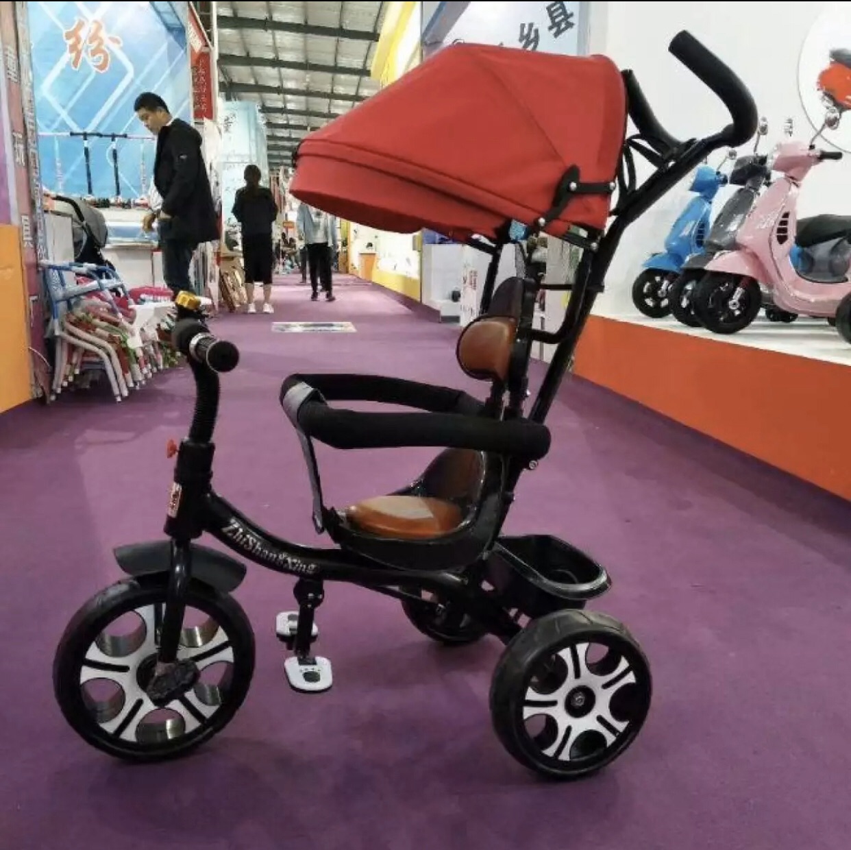 Xe đẩy mái che yên bọc da cao cấp