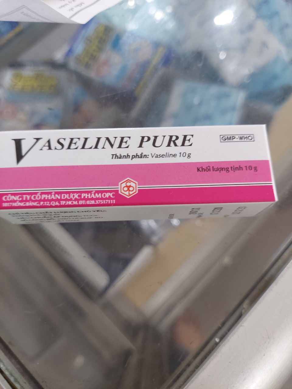Kem Vaseline Pure bôi khô môi, khô da