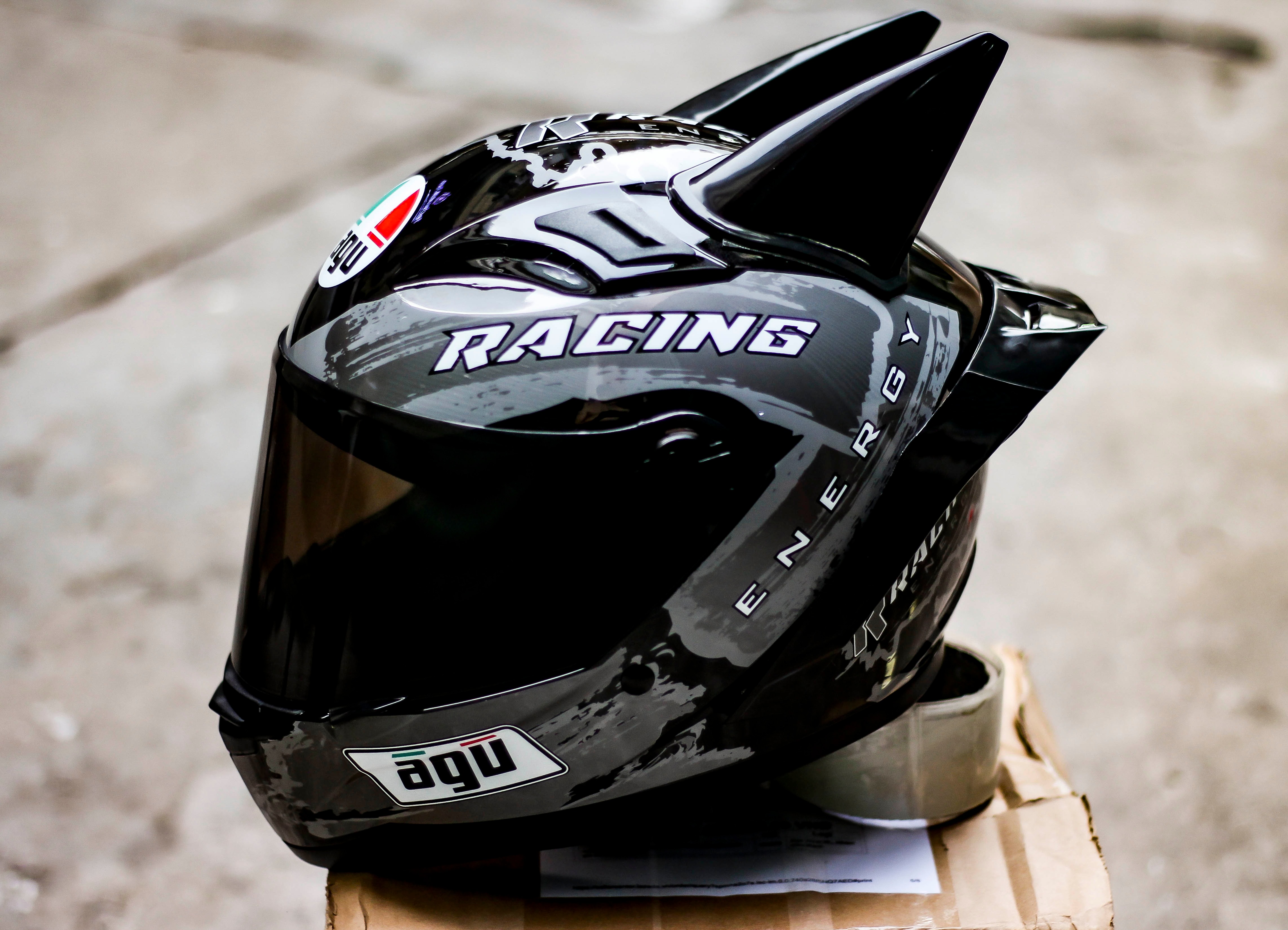 Nón Fullface AGU Tem RACING BẠC có Sừng BATMAN + Đuôi gió và túi đựng nón