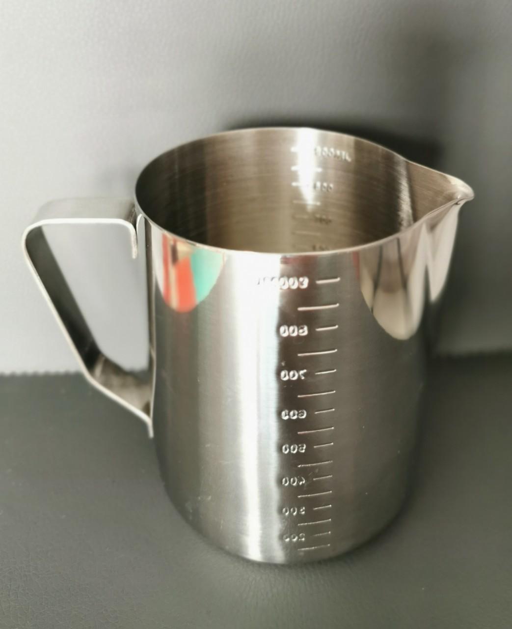 Ca đánh sữa Inox có vạch chia