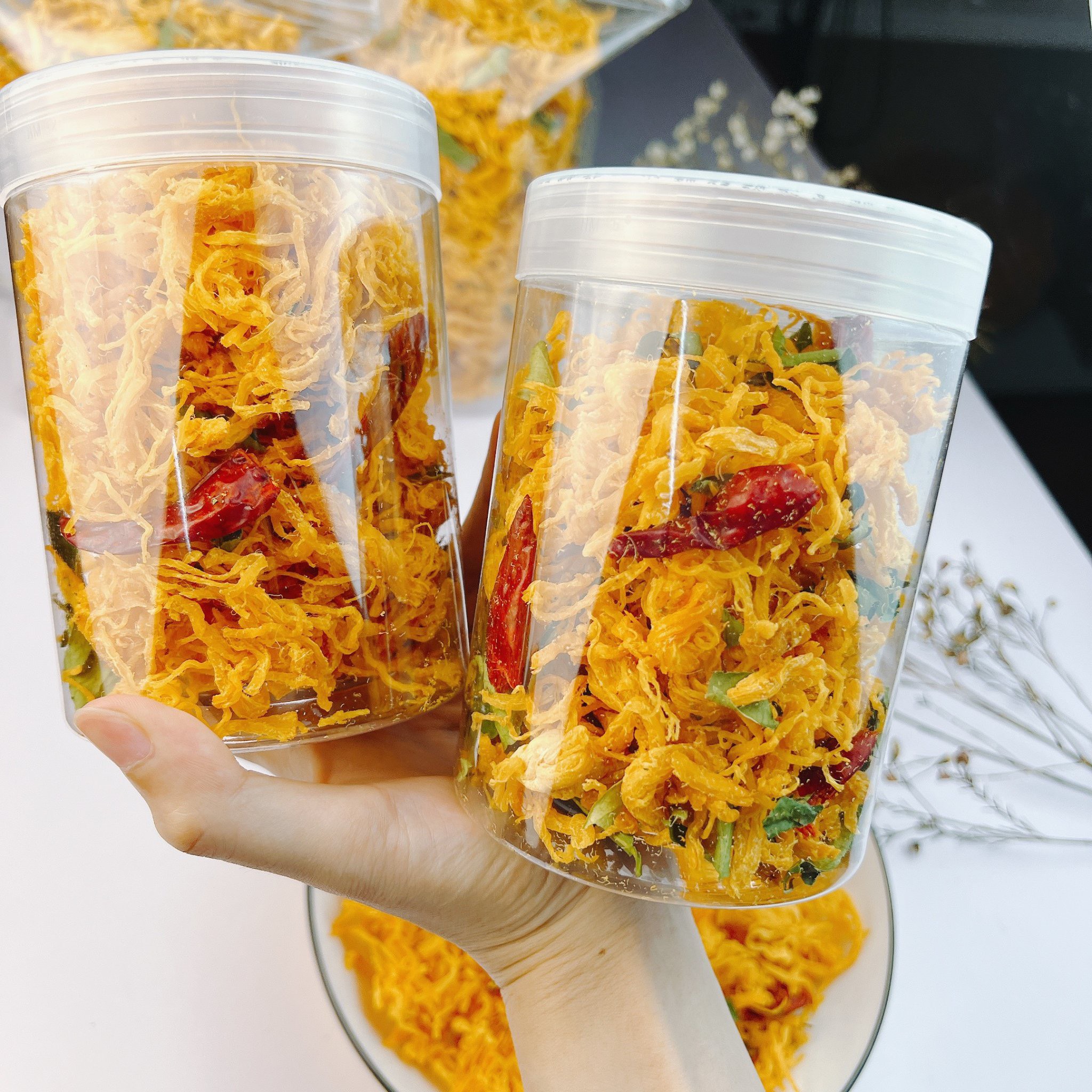 Khô gà lá chanh cay dai chuẩn vị (hũ 200gr)