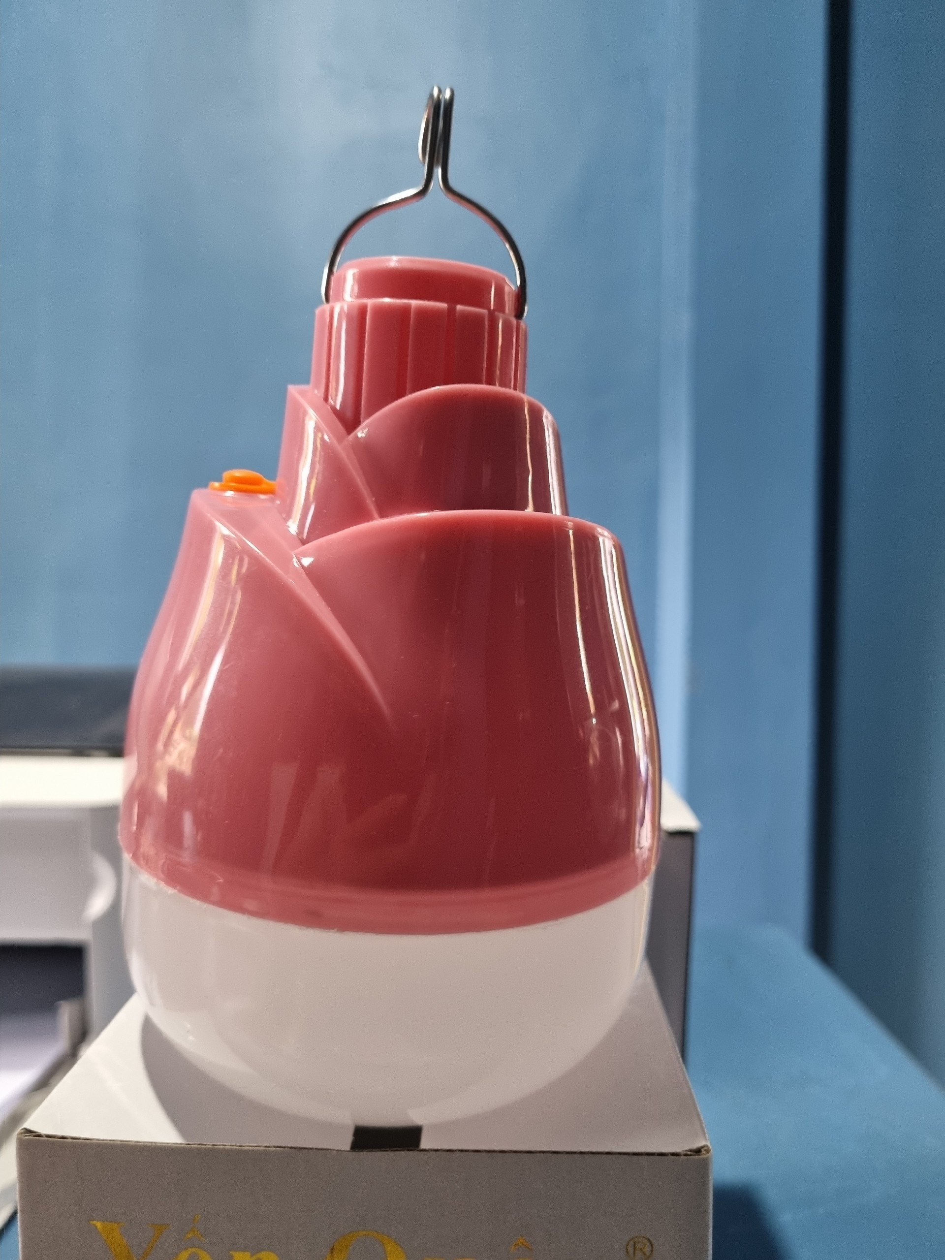 Đèn LED sạc tích điện siêu sáng có móc treo Yến Quân