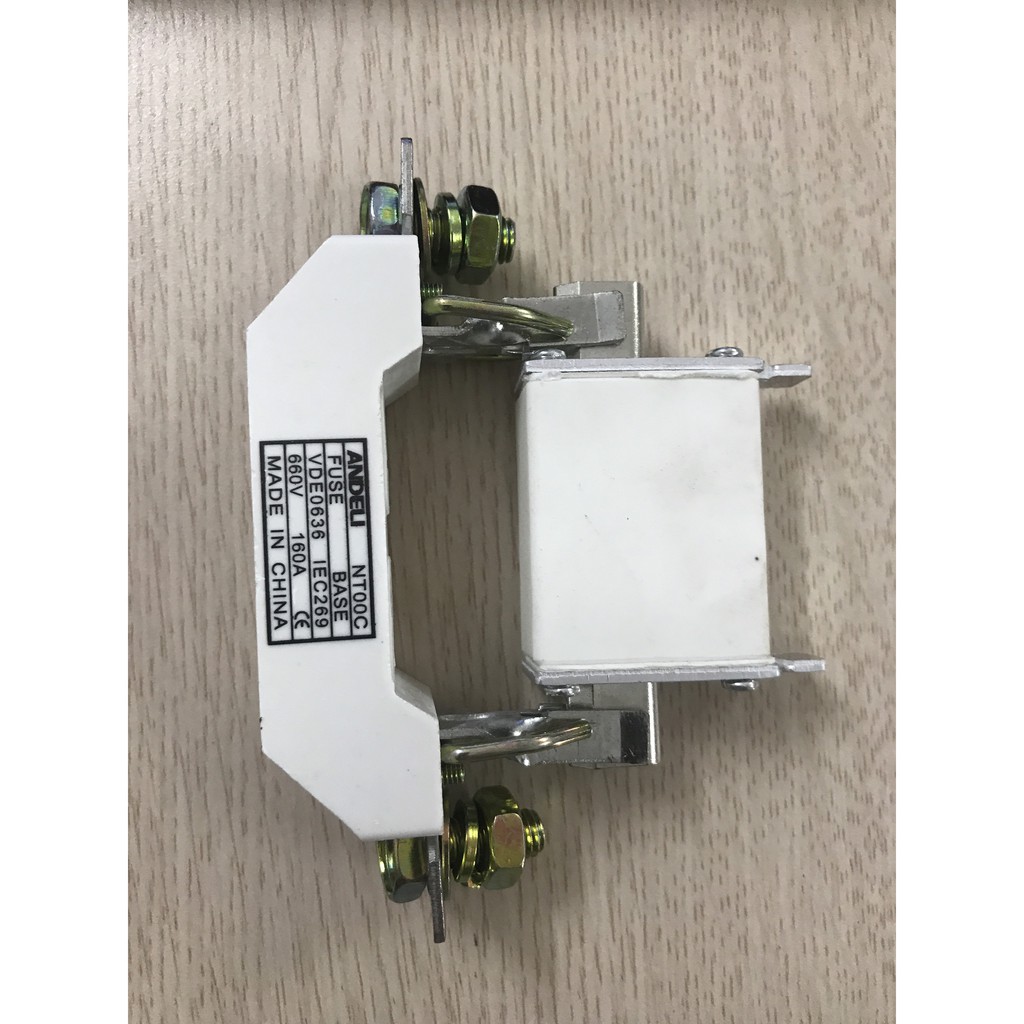 Cầu chì hạ thế 63A  + cả đế