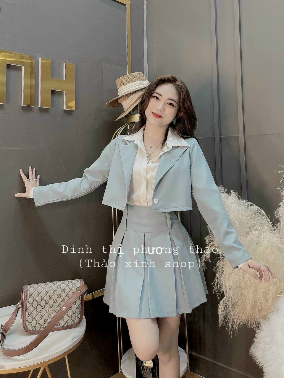 set ao vest lửng và chân váy xếp ly công sở