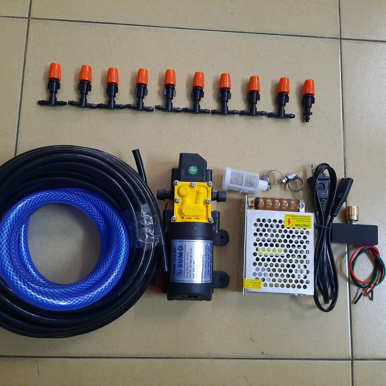 Bộ máy bơm mini 12v sumo 5L 10 béc nhựa 5.0 T tưới lan - tưới cây cảnh - làm mát san vườn, mái nhà