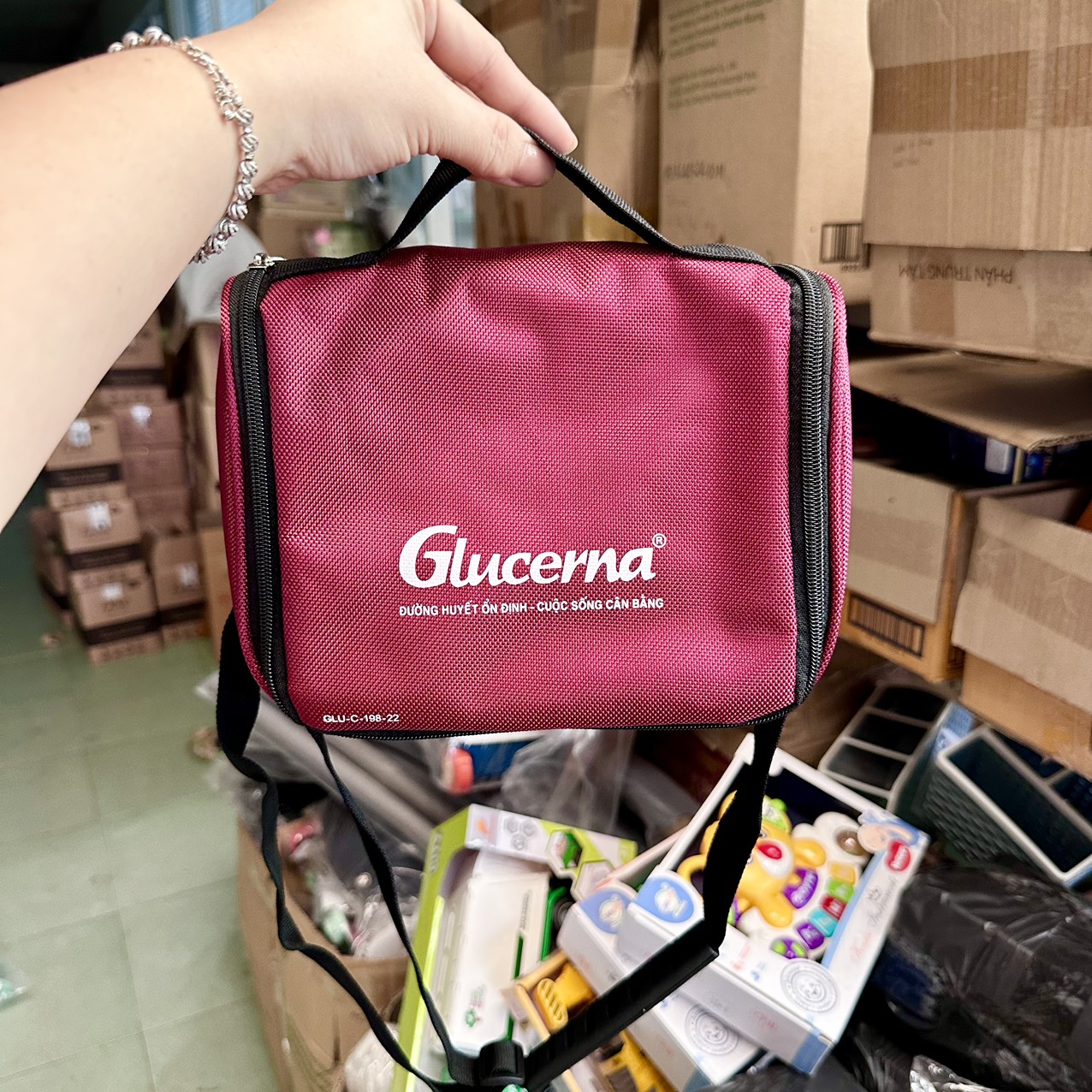 Túi du lịch Glucerna nhiều ngăn tiện lợi, chất vải đẹp