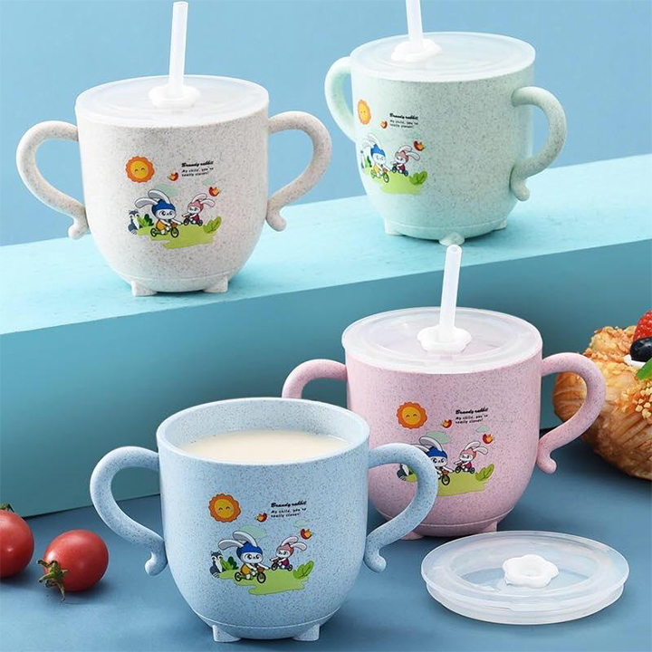 [HCM]Cốc nhựa lúa mạch có nắp và ống hút silicone