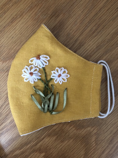 Khẩu trang thêu handmade