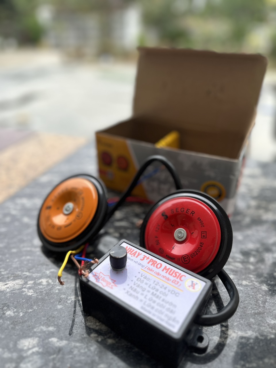 Combo 4 đôi còi đĩa ô tô 2 màu đức 12v 24v