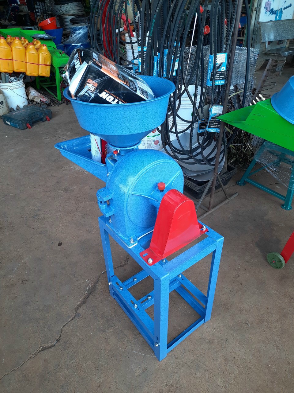 Máy nghiền cám  ngô . gạo cho hộ gia đình ,chưa có mô tơ  0969216537 tặng 1SÀNG