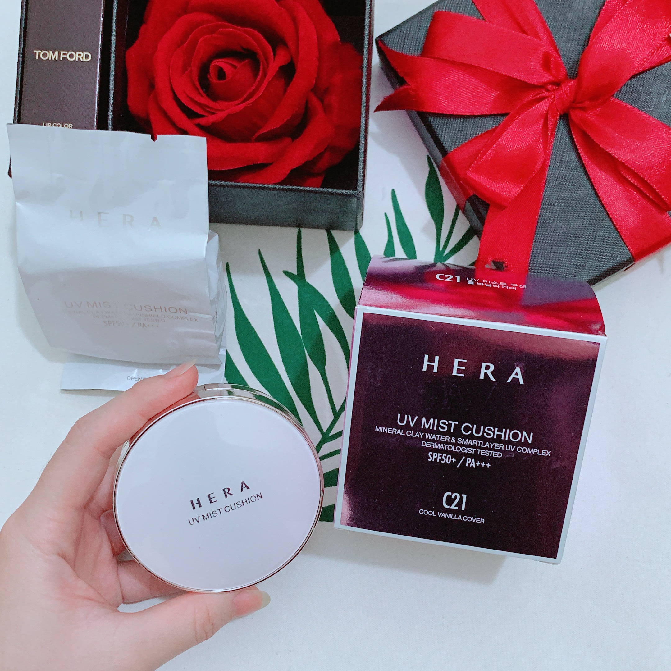 PHẤN NƯỚC HERA TẶNG KÈM LÕI SƠ CUA
