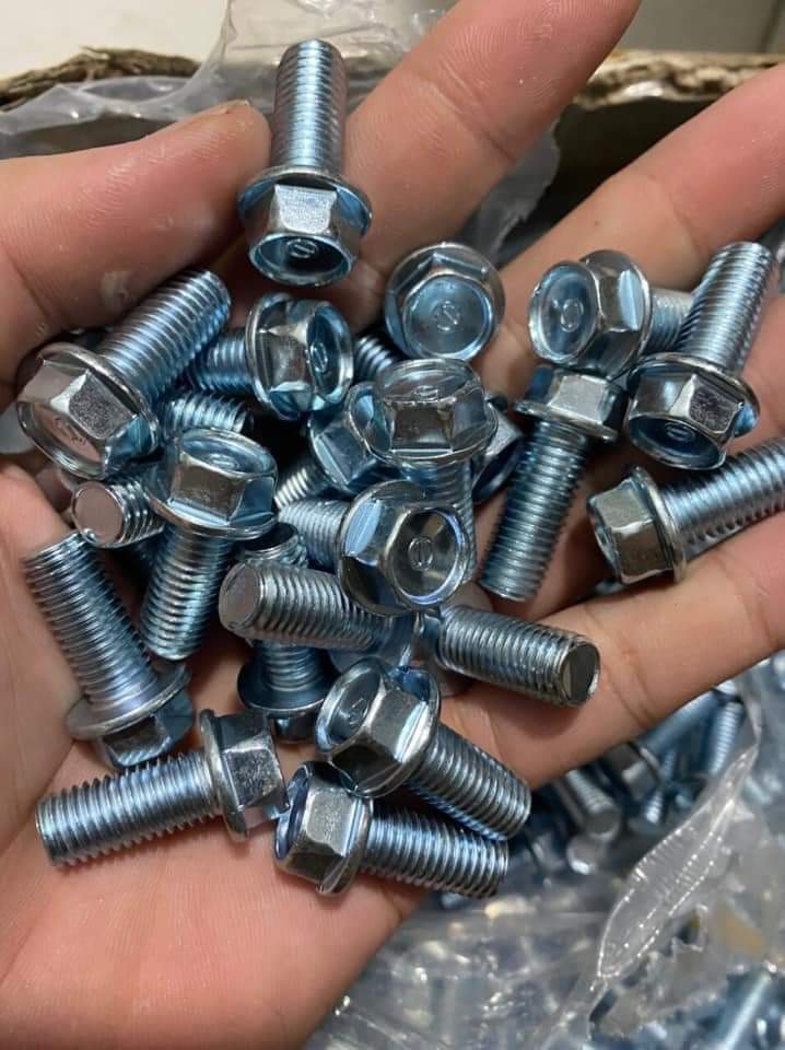 Ốc 9 ly cấy để chân xe máy khắc phục trờn ren