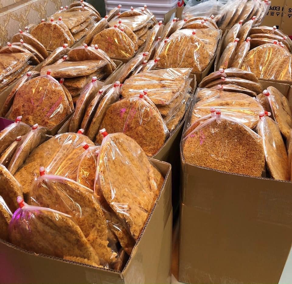 1kg 2 bịch cơm cháy siêu sốt ruốc.