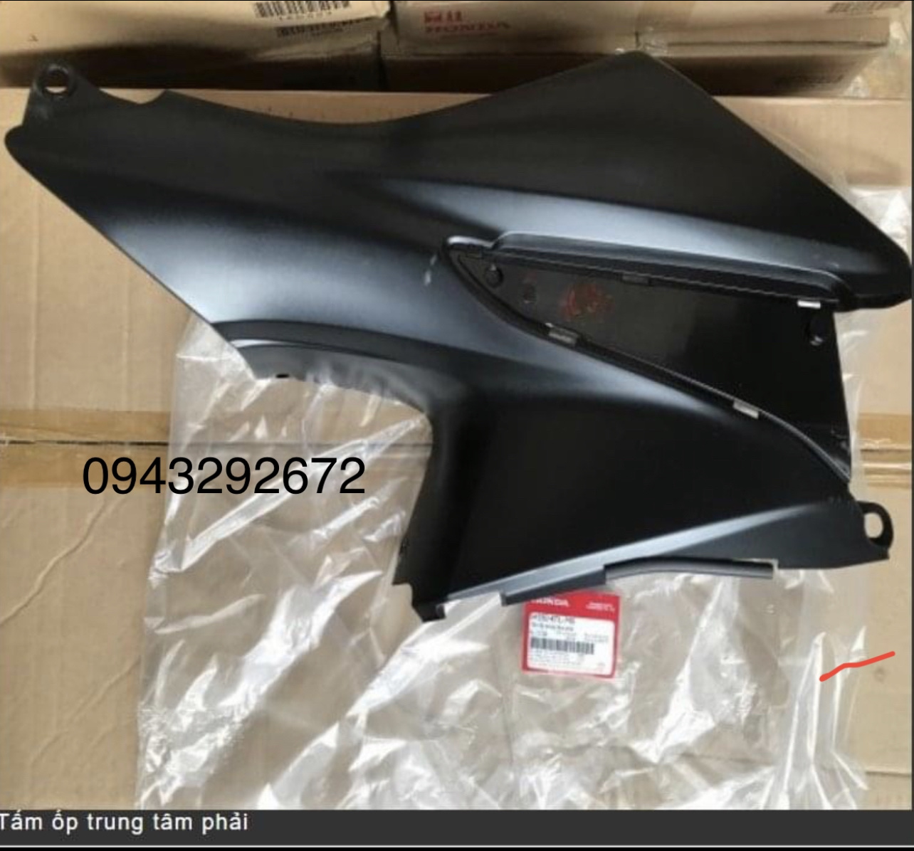 Ốp Trung Tâm Phải Rs 100, Wave 100 (Alpha "A") Honda ( 64350KTL740 )