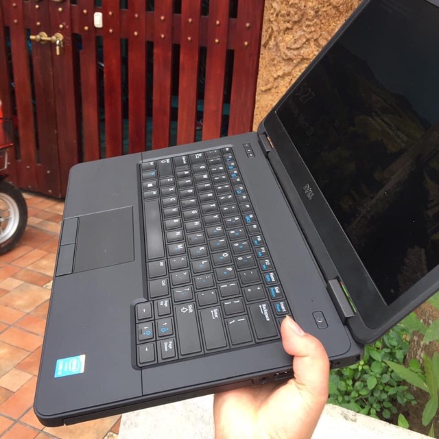 Laptop các hãng core i3, giá siêu tốt