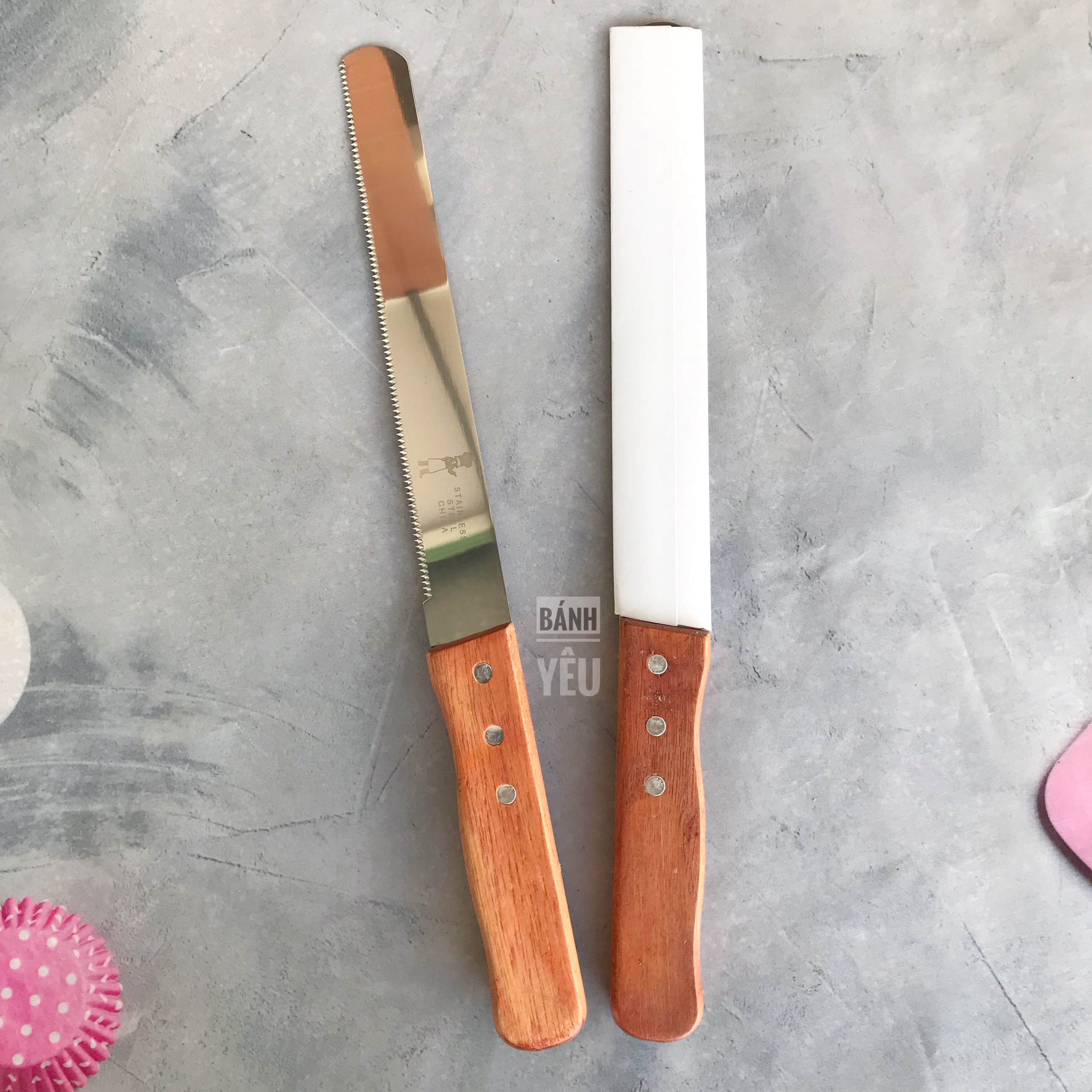 Dao Cắt Bánh Mì Răng Cưa Lưỡi Thép Cán Gỗ 20cm - 25cm