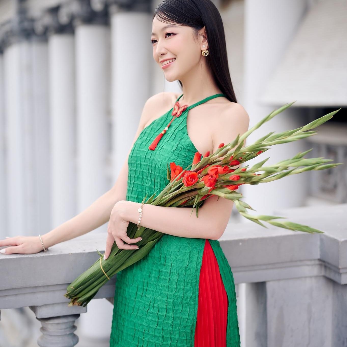 Oceana London - Chân váy xếp ly đỏ