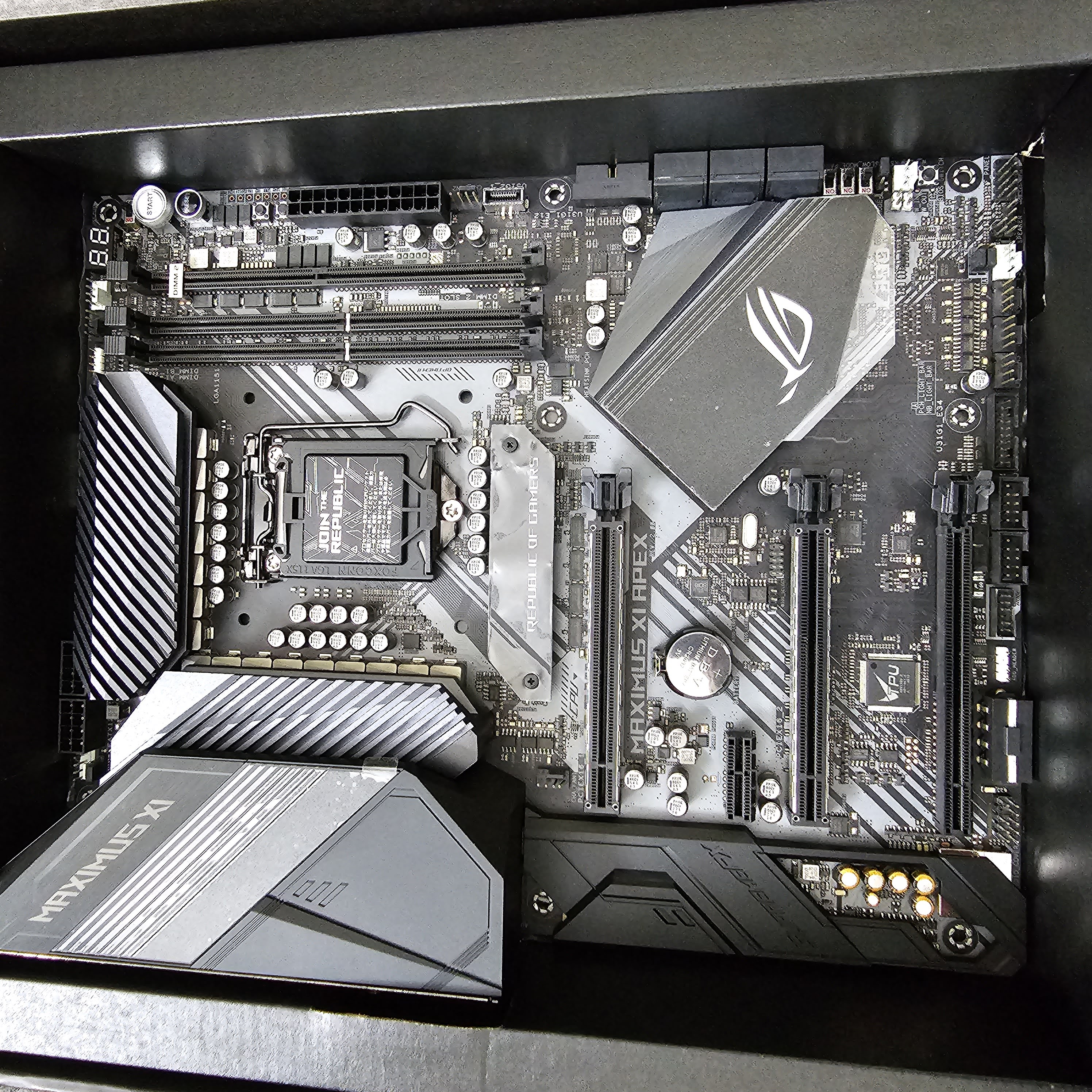 Main Asus ROG MAXIMUS XI APEX (Chipset Intel Z390/ Socket LGA1151/ None VGA )