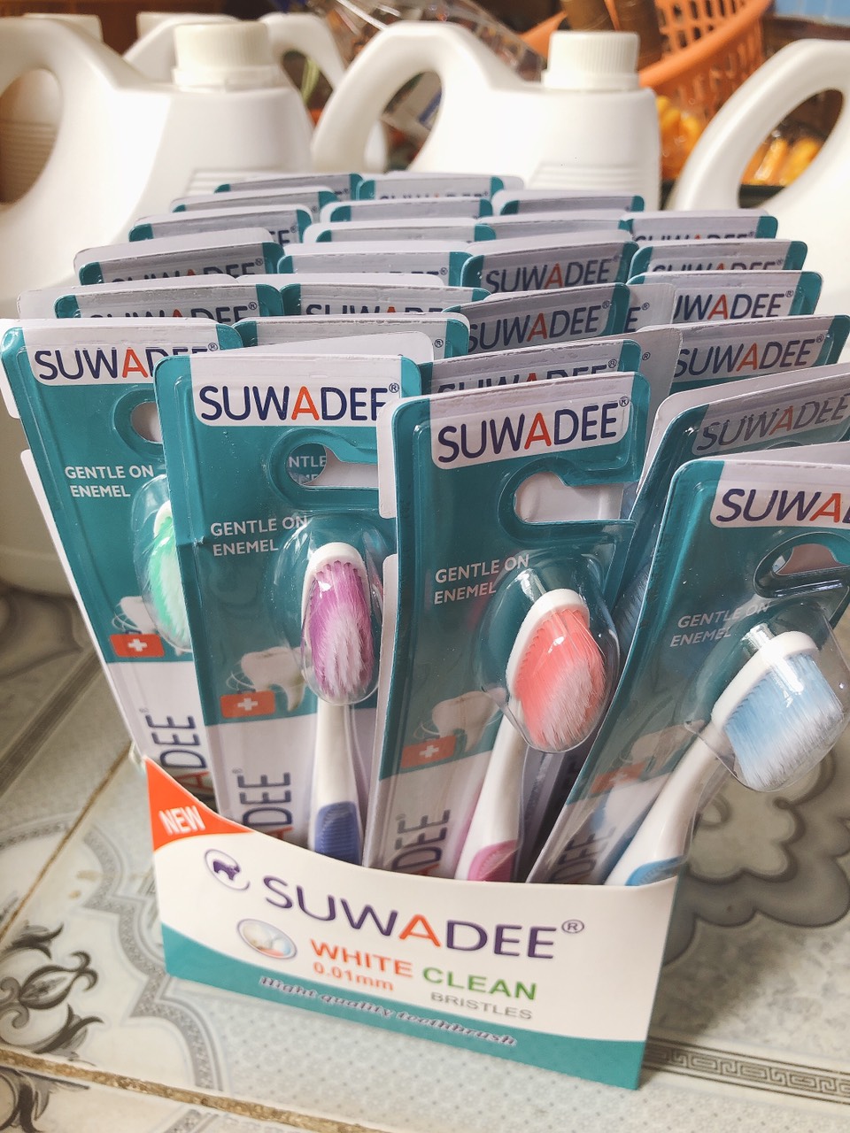 1 hộp bàn chai suwadee 100 cây