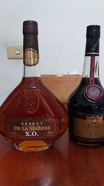 Vỏ chai thủy tinh XO dáng cao độc đáo