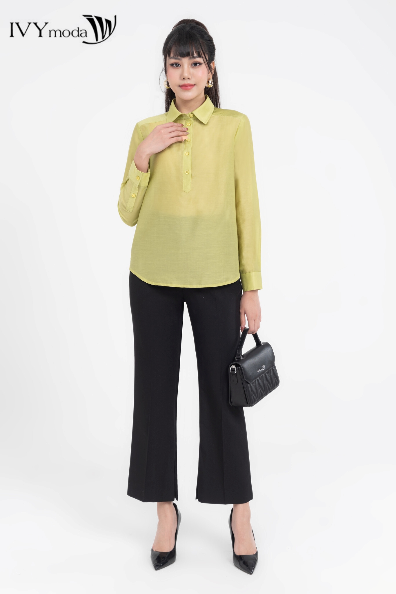 Áo sơ mi lụa dáng suông IVY moda MS 17M8166