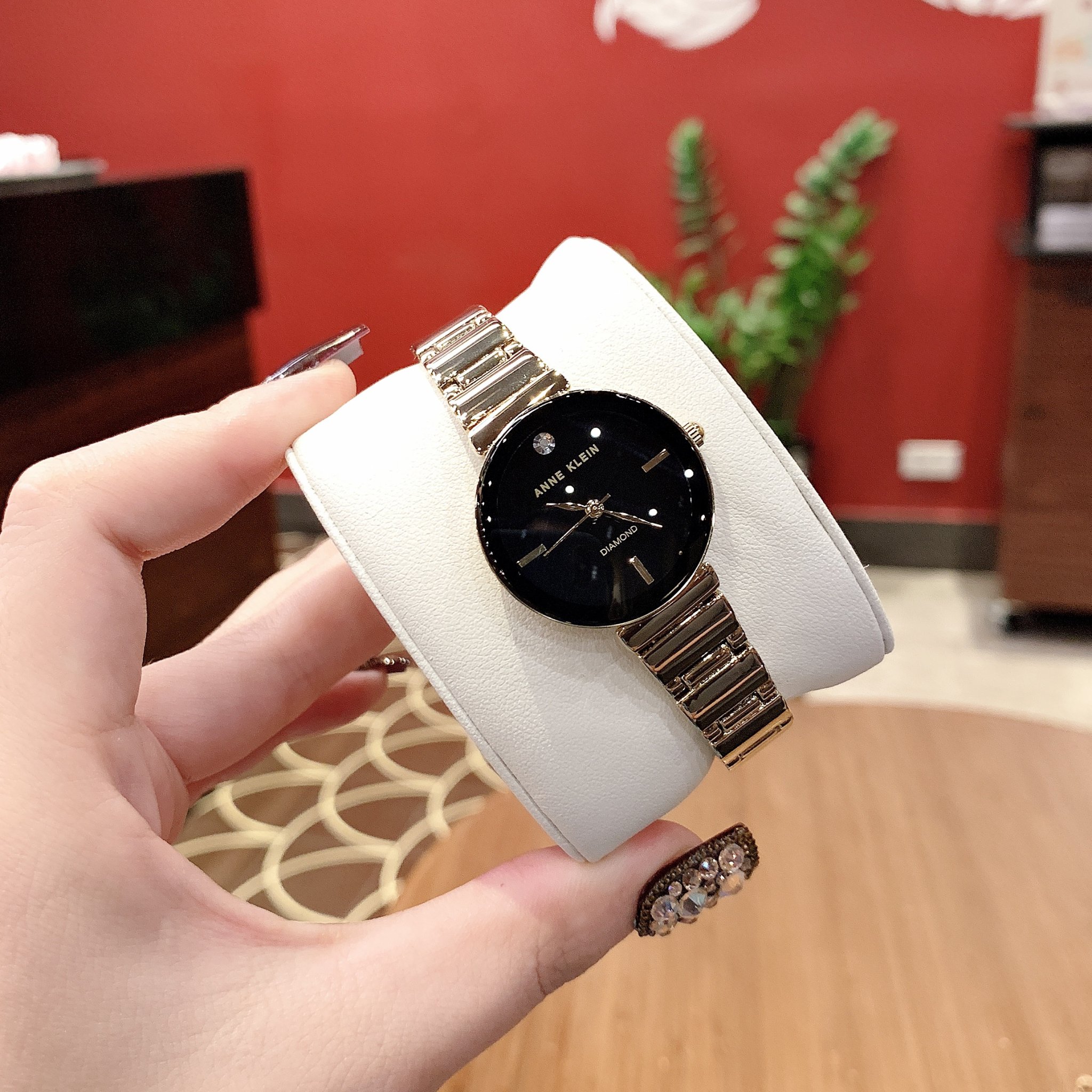 Anne Klein - Mặt đen