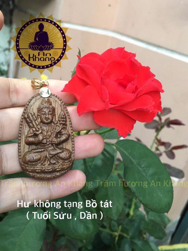 Mặt bản mệnh trầm tốc tự nhiên.