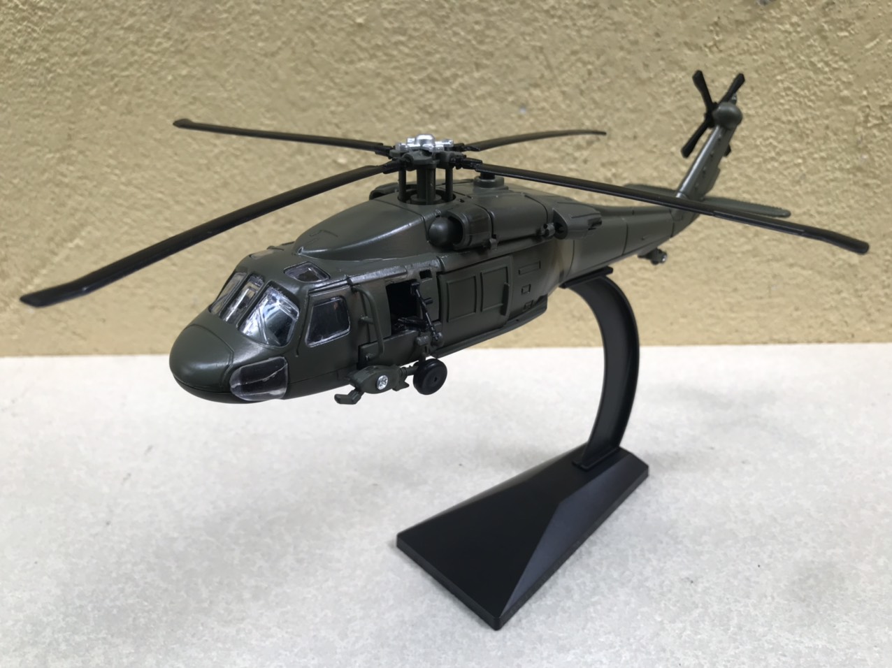 Mô hình máy bay Trực Thăng UH-60 Black Hawk 1:72