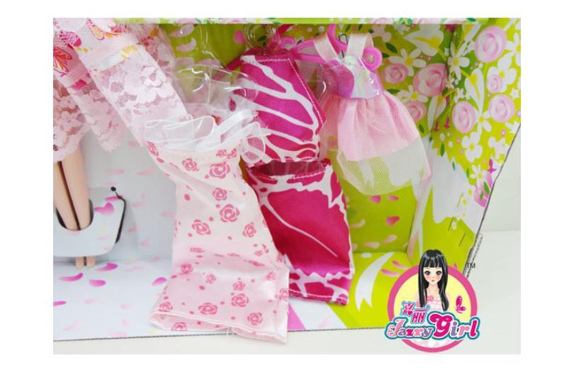 Búp bê thay quần áo Carrie
