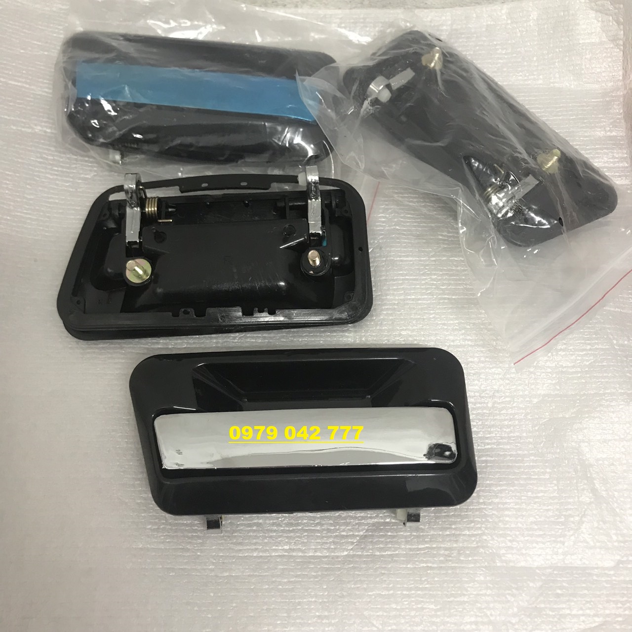 Tay cửa ngoài mitsubishi jolie