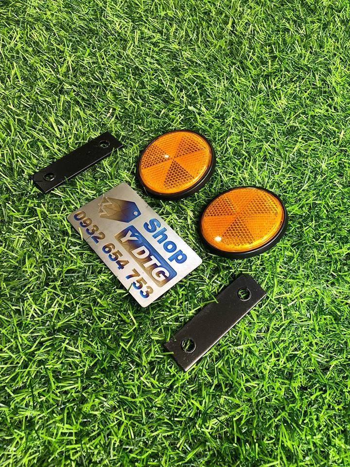 Reflective Cat Eyes Front
