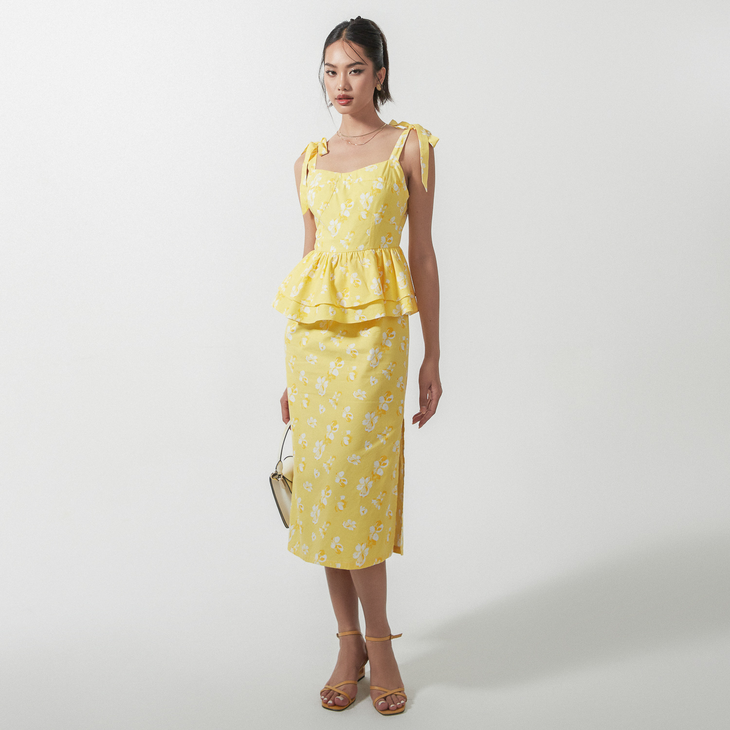 [NHẬP MÃ NOVFALAZSOCIAL02 GIẢM 40K ĐƠN 199K  ] Đầm Maybi peplum ôm kaki mỏng phối nơ vai