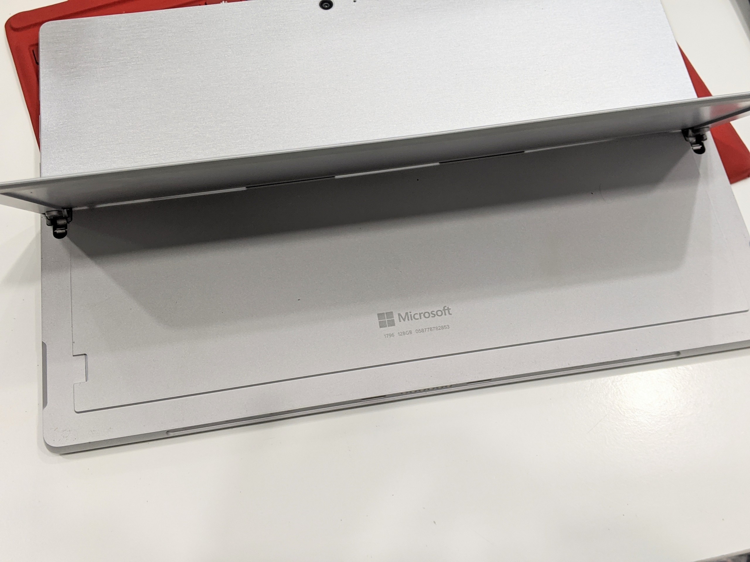 Máy tính bảng Microsoft Surface Pro 5 Nhập Khẩu Mỹ ( Surface Pro 2017 ) Win 10 Pro Kèm phím sạc chính hãng ,Core M3 4GB ram SSD 128GB màn hình 3K Tại Playmobile
