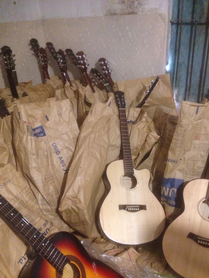 Guitar Acoustic S75. Có ty chỉnh cần