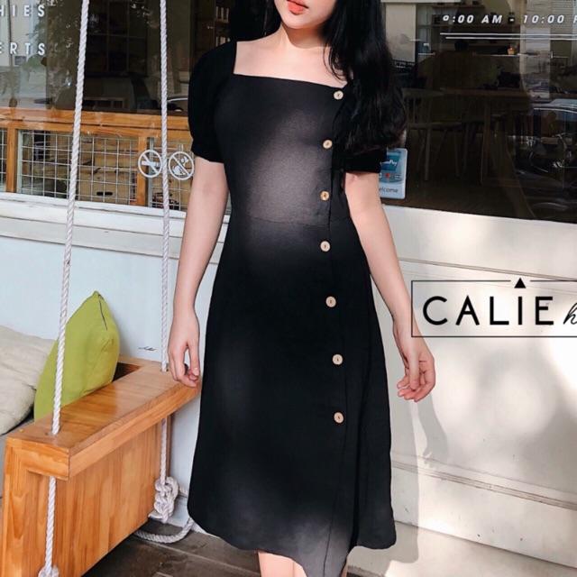 Đầm đen cổ vuông form dài