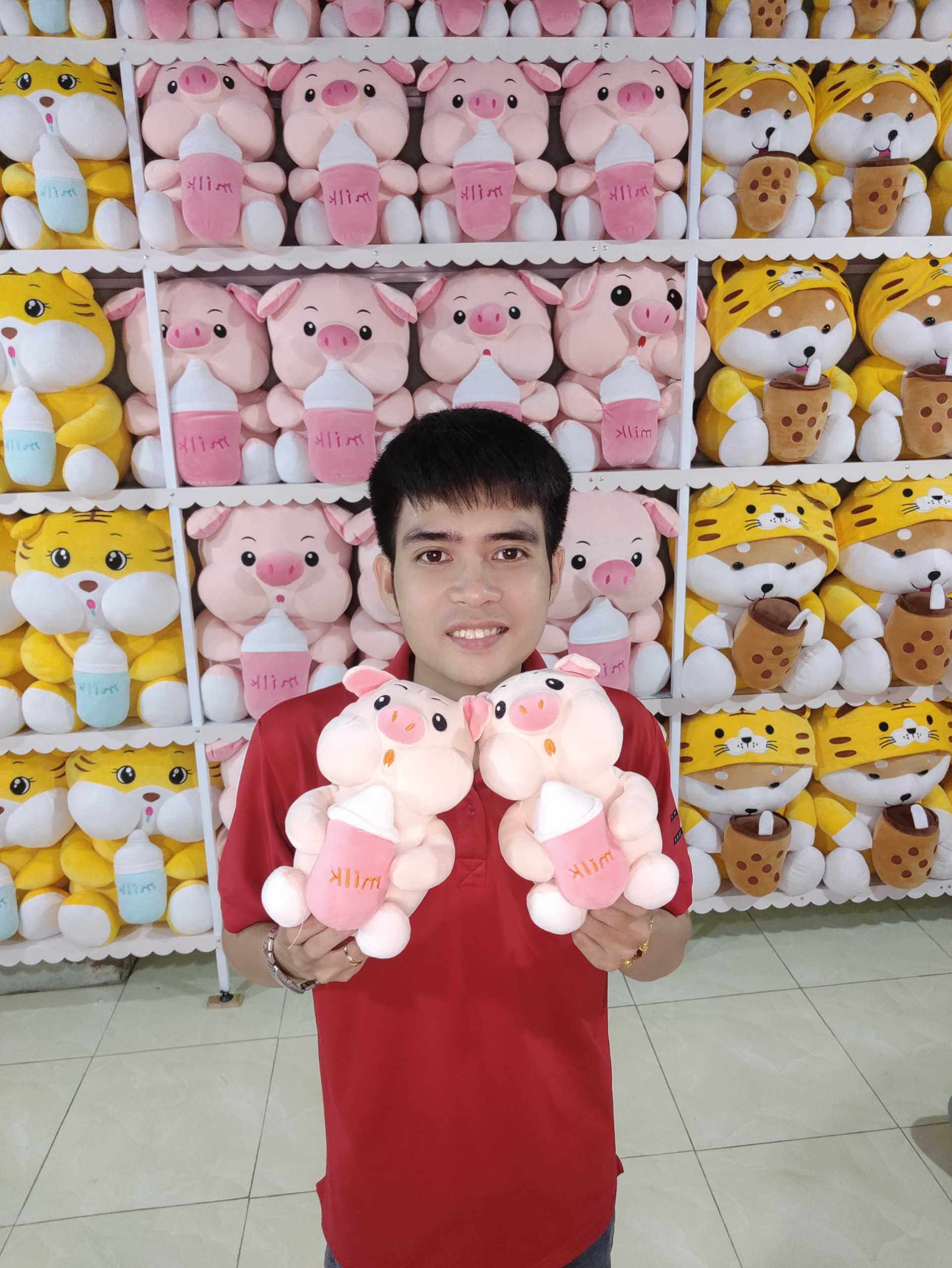 Heo Ôm Bình Sữa Gấu Bông Dễ Thương