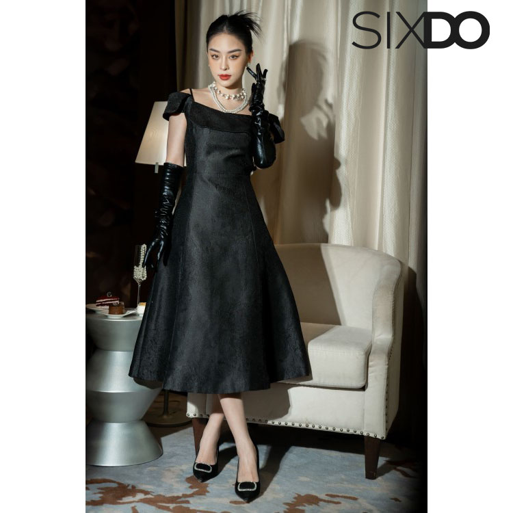 Đầm gấm đen trễ vai phối cúc sườn SIXDO (Black Midi Brocade Dress)