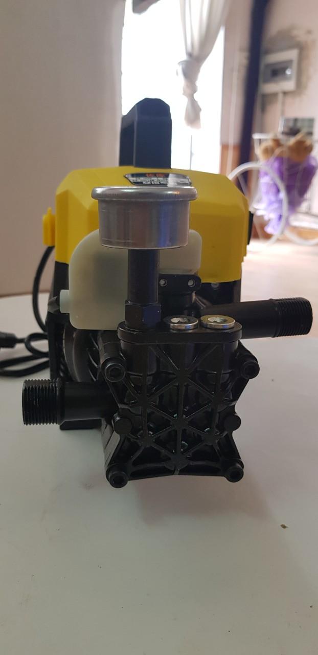 Máy rửa xe  áp lực cao - Tặng bình xịt tuyết