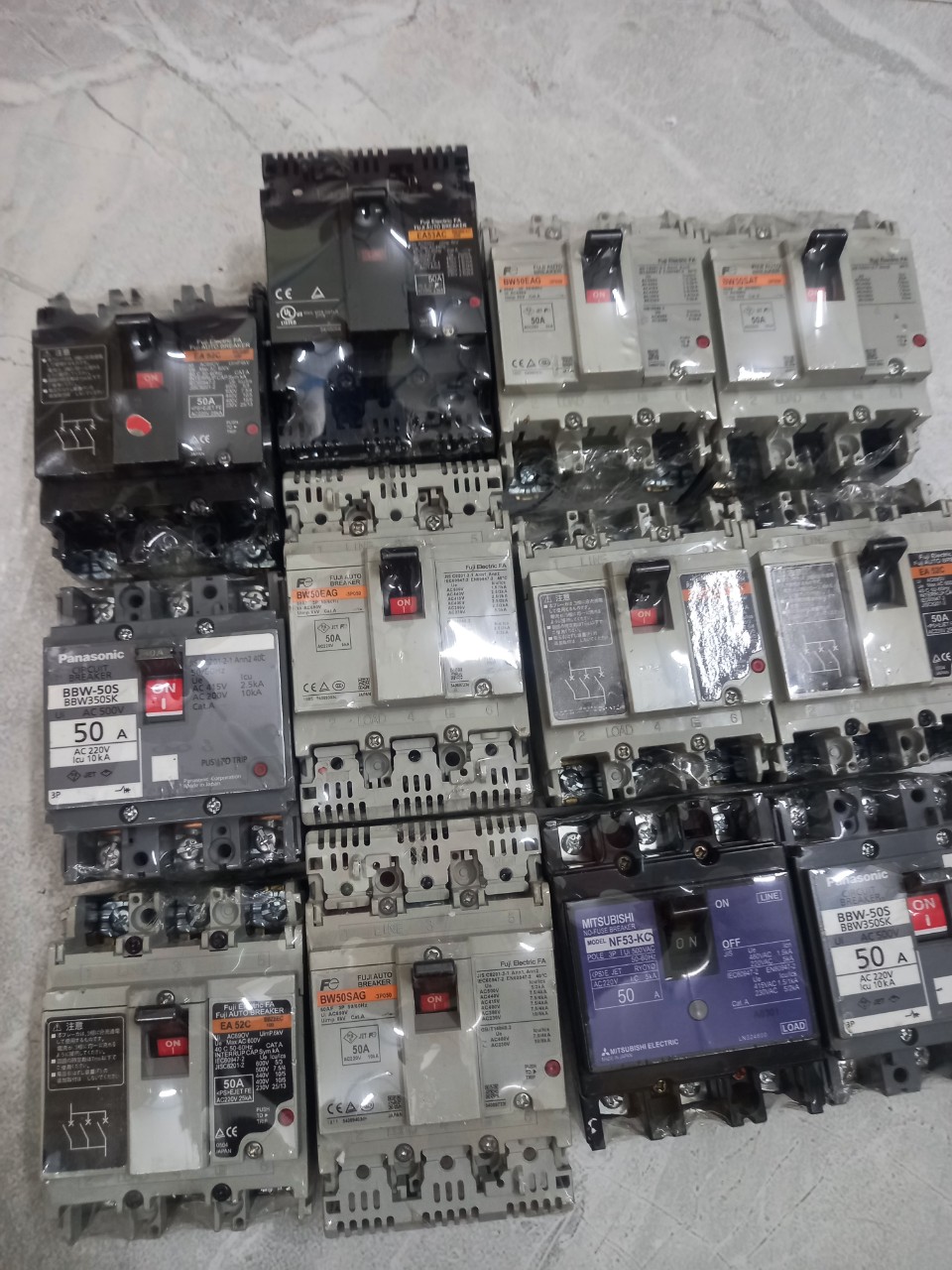 CB 3 PHA NHẬT 3PHA 30A ĐẾN 60A THÁO TỦ