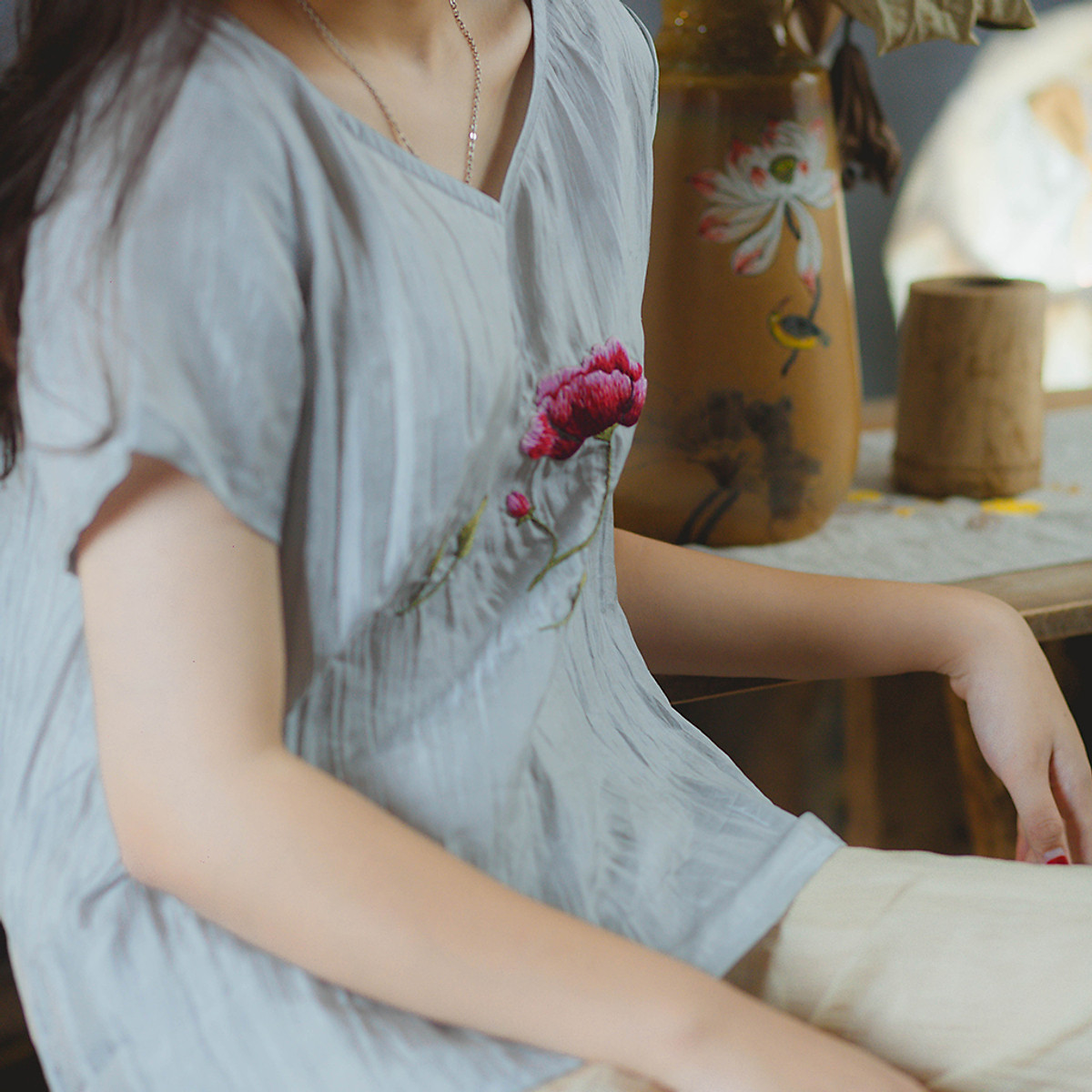 Áo Lụa Tơ Tằm Cổ Tim Thêu Tay