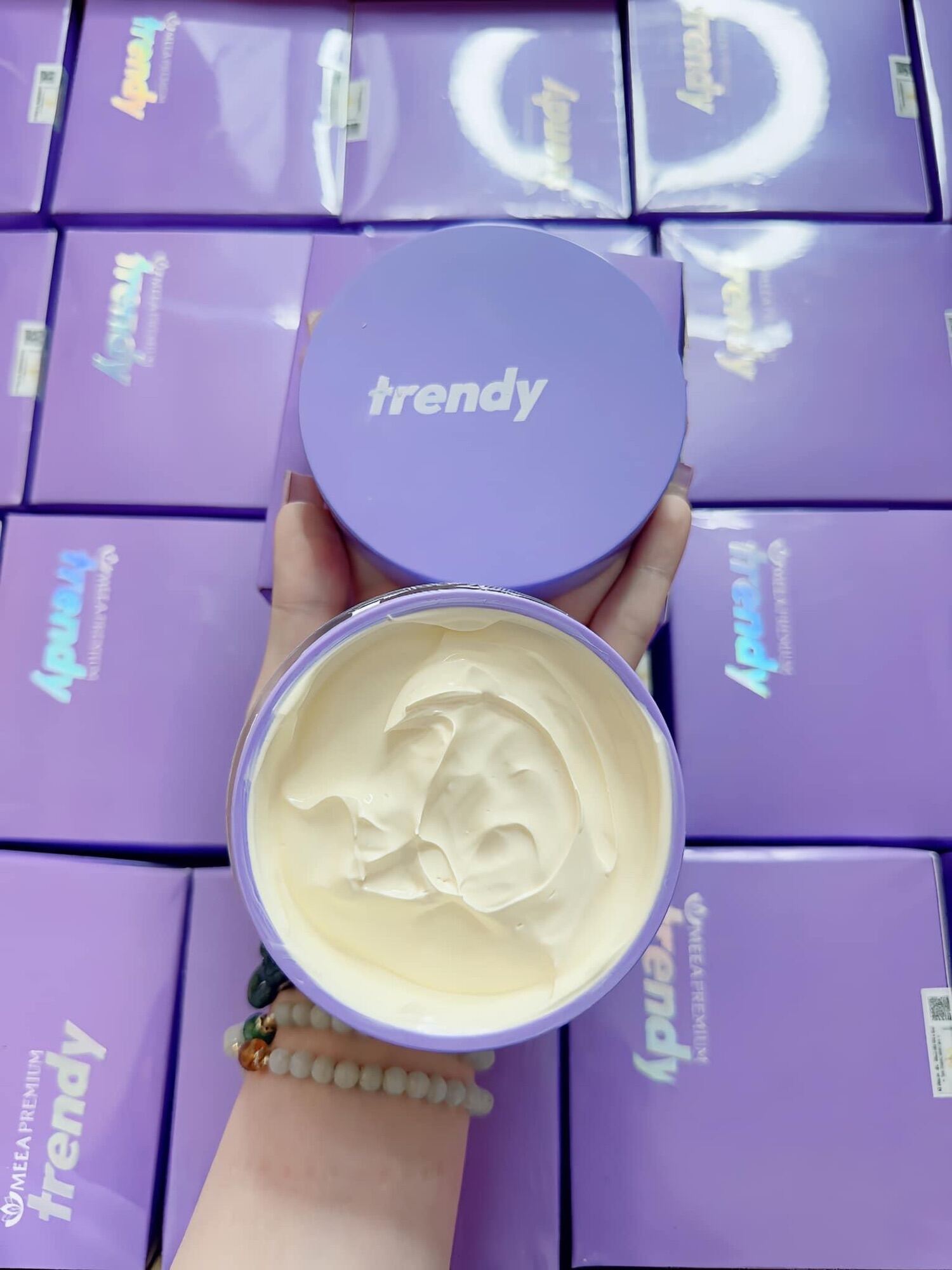 KEM DƯỠNG TRẮNG BODY TRENDY