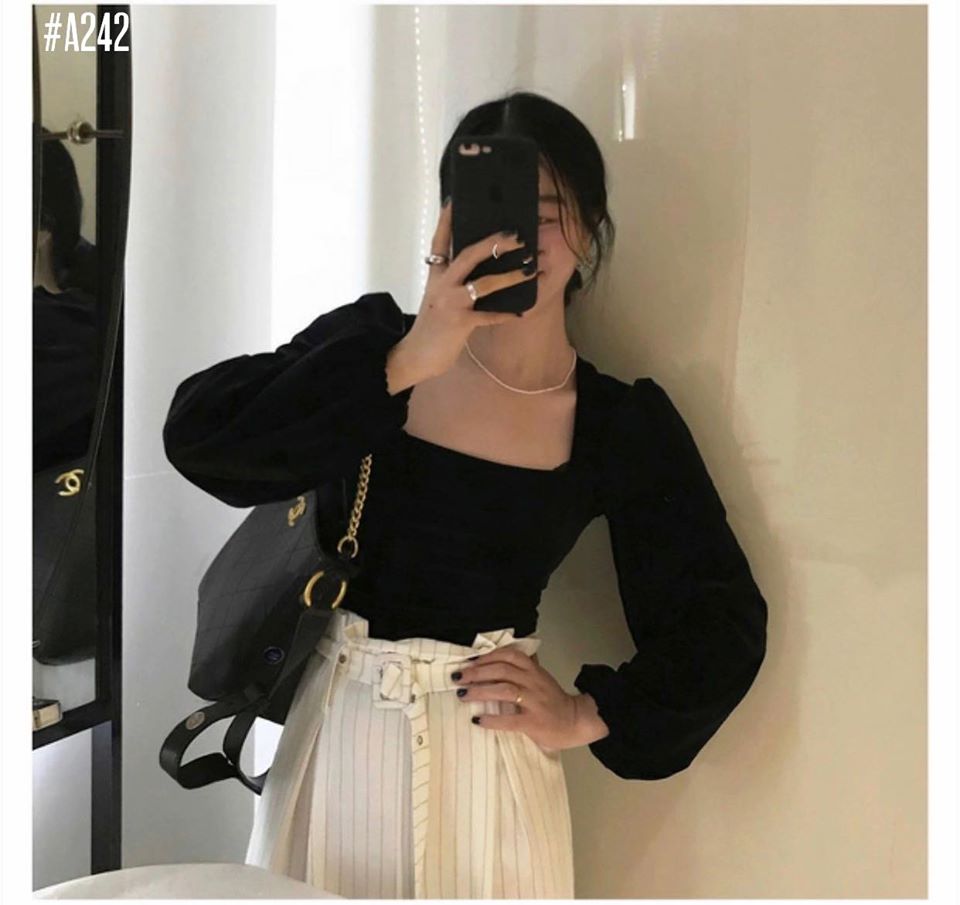 Áo cổ vuông tay phồng dài