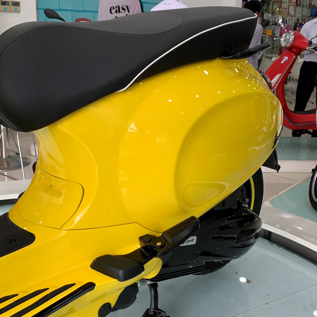 Gác chân Vespa Sprint/Primavera
